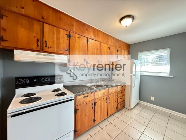 Photo - 221 Robert E Lee St