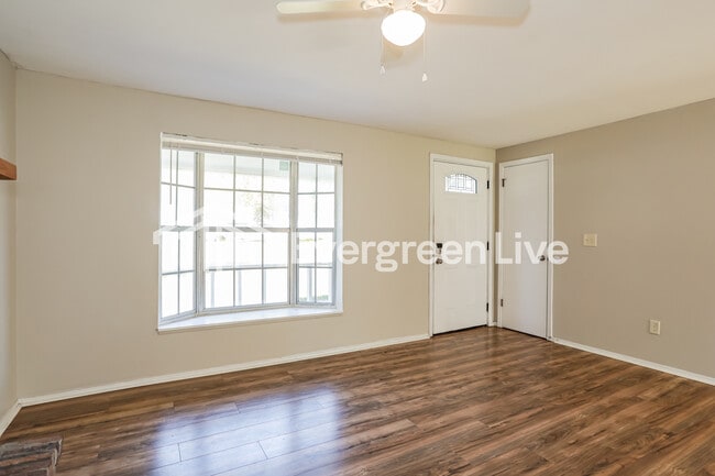 Photo - 229 Evergreen Ln