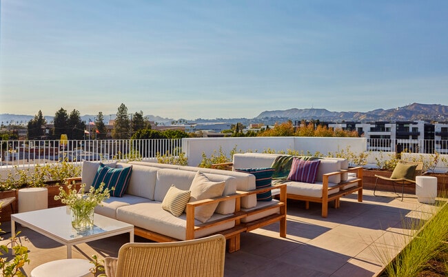 636 N. Juanita Ave, Los Angeles, CA 90004