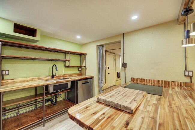 Photo - 2125 Cedar St