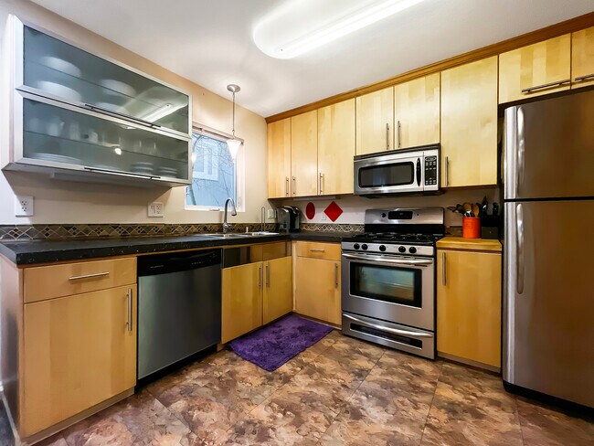 Photo - 617 N St