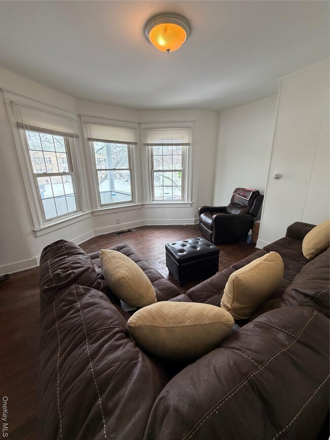 Photo - 373 Church St