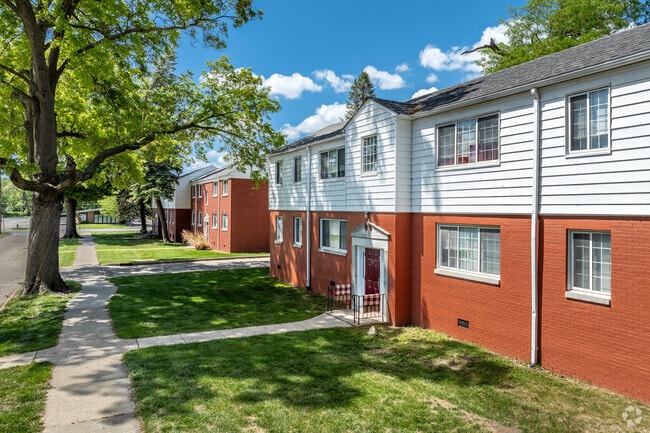 Photo - Franklin Court Apartments