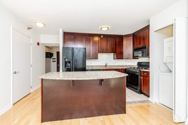 Photo - 33 W Ontario St