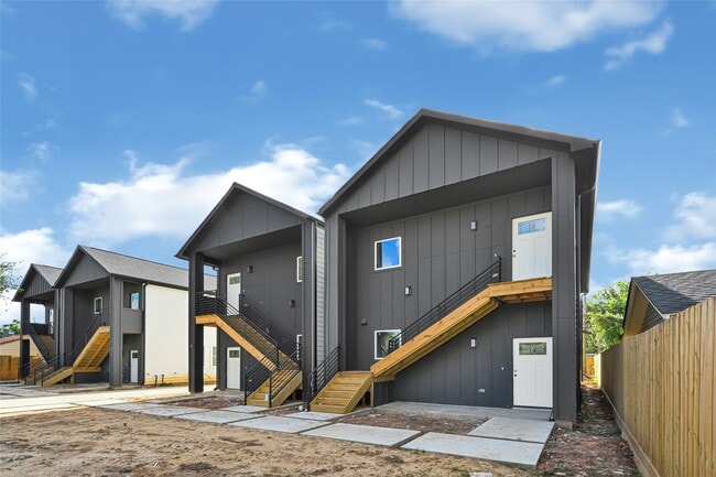 Photo - 418 Clinton Park St Unidad 1-4