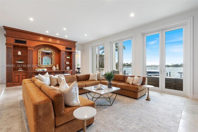 Photo - 305 N Hibiscus Dr