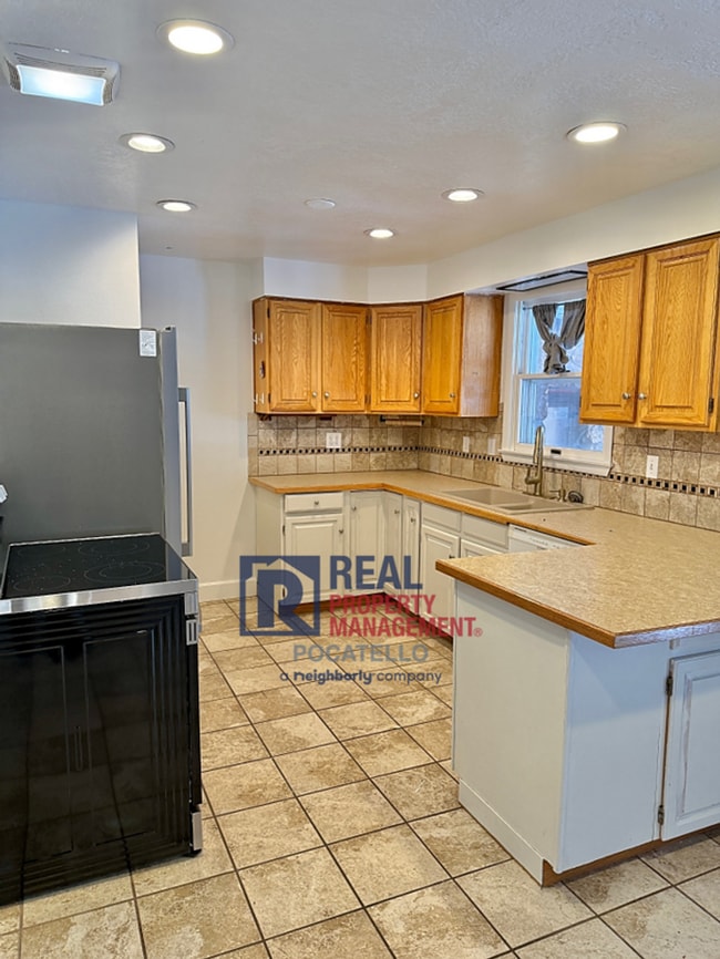 Photo - 3 bed 2 bath house - 1 car garage - PET FRIENDLY