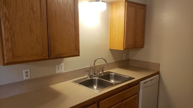 Photo - Nice 2 Bedroom with Garage.