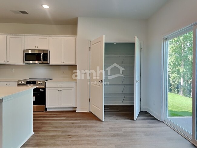 Photo - 4780 McDade Lane