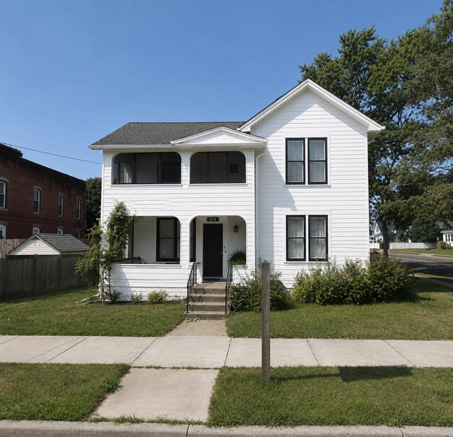 Building Photo - Big Character. Bigger Home in this 4 Bedroom-1 Bathroom charmer