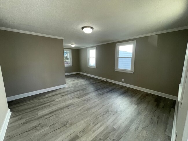 Photo - 613 Caldwell Ave NE