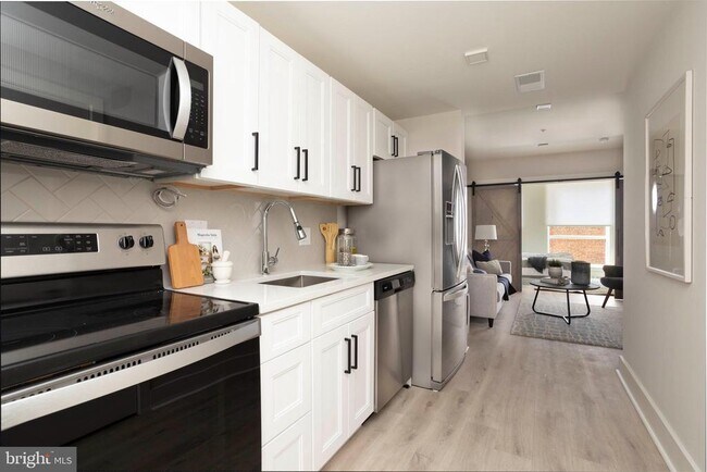 Building Photo - 1805 N Howard St Unit 505