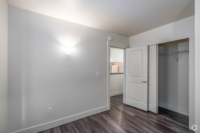 1BR, 1BA - 525SF - Bedroom