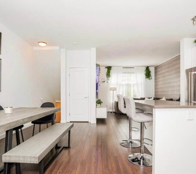 Photo - 16337-16315 15 Ave