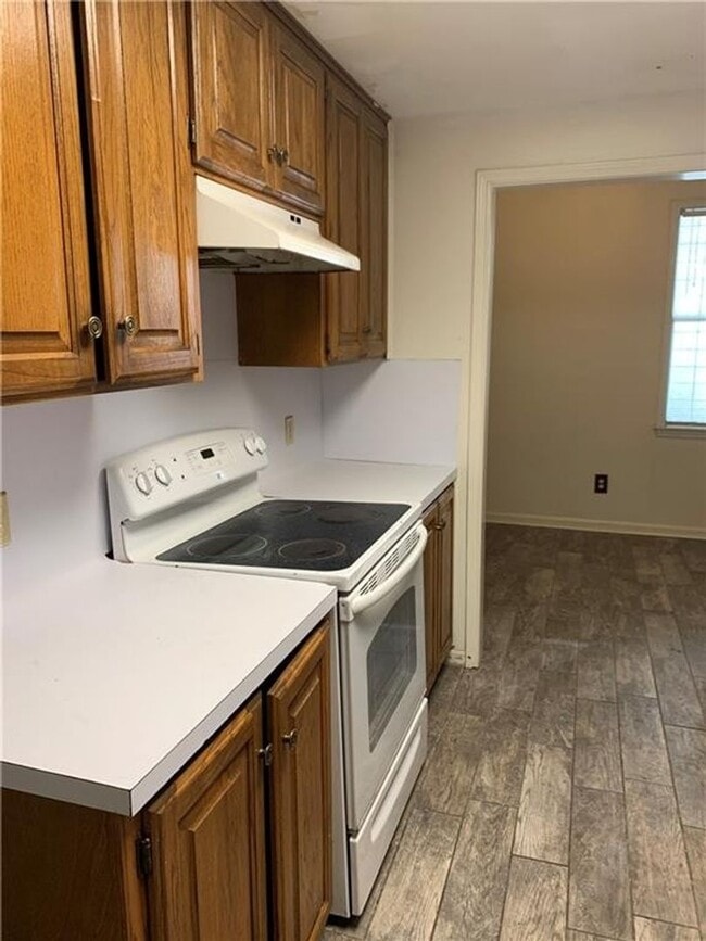 Photo - UT PRE-LEASE - 1 bed / 1 bath Updated West Campus Condo