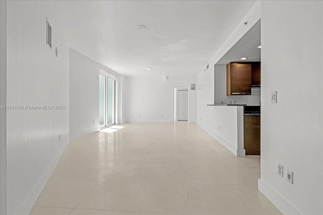 Building Photo - 3030 NE 188th St Unit 604