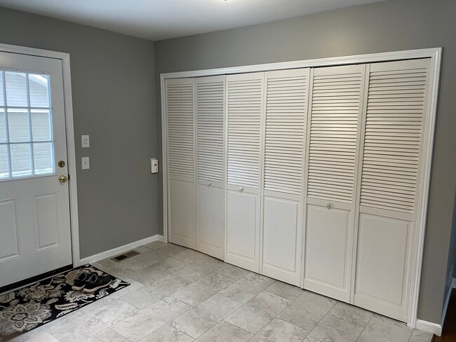 Photo - 4737 Laird St