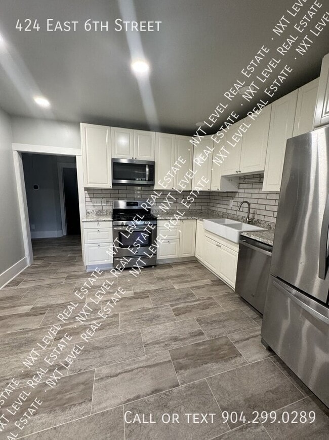 Photo - 424 E 6th St