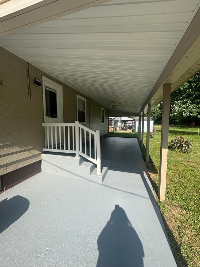 Photo - 977 Magie Ave