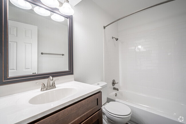 1BR, 1BA - 529SF - Napoleon Square