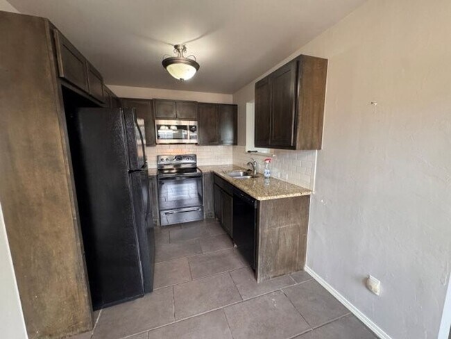 6929 Mayberry Ln