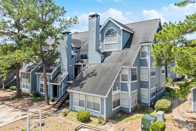 Building Photo - Pine Lake Village Rental