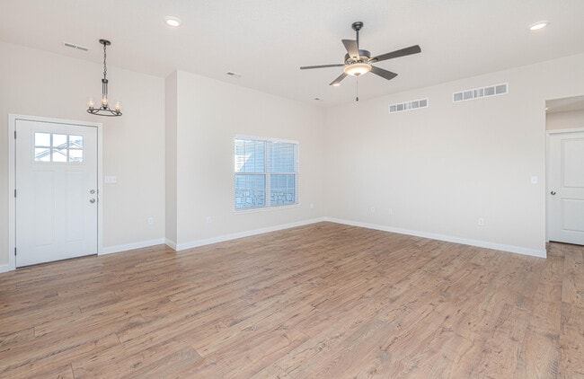 Photo - 720 Promenade Dr