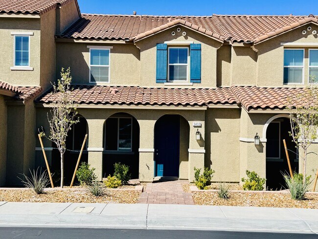 Building Photo - Beautiful Inspirada Townhome! 1/2 off first full month if leased by 5/15/26!
