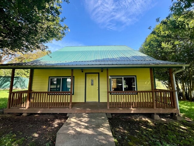Building Photo - Peaceful Country Home