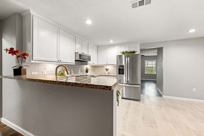 Photo - 7630 Lady St