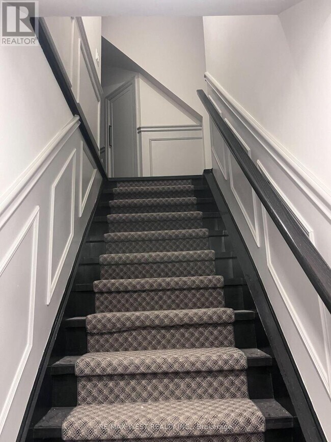 Photo - 1495 King St W