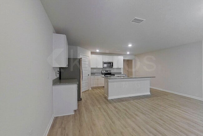 401 Monarch Ln