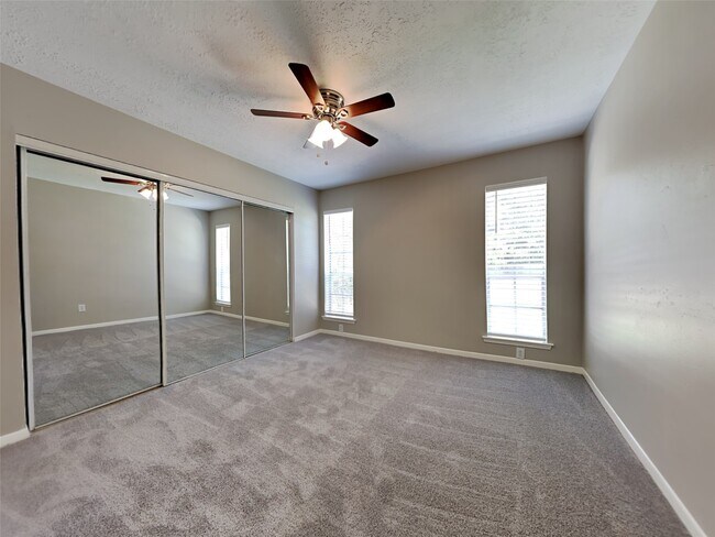 Photo - 17623 Huntersglen Cir