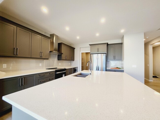 Photo - 15836-15830 30 Ave SW