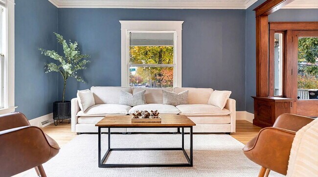 Photo - 240 Calkins Ave SE