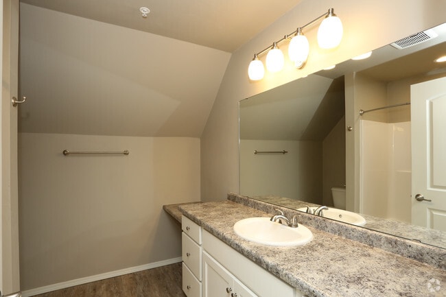 2BR, 2BA - Loft