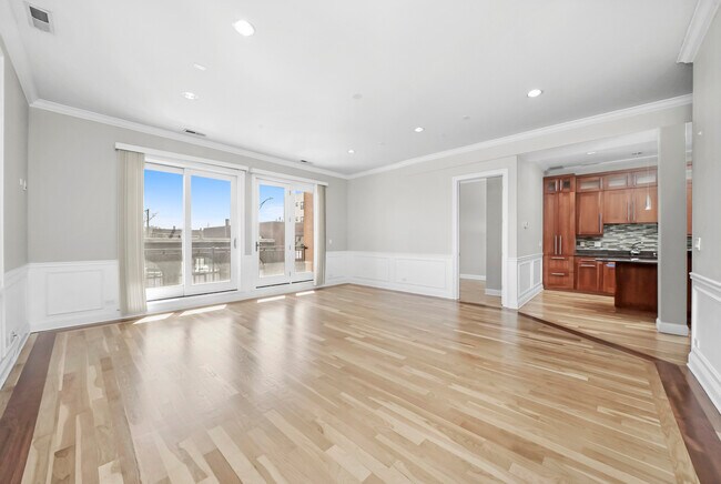 Photo - 5010 W Lawrence Ave