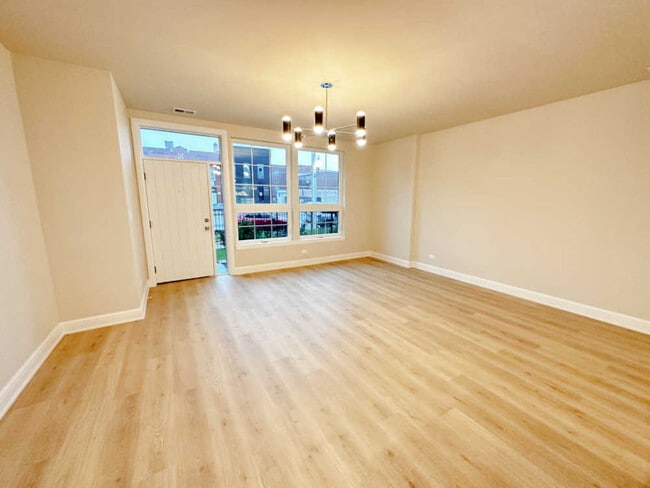 Photo - 4315 S Indiana Ave Unit 3