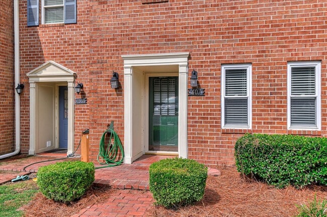 Photo - 407 Folkstone Cir