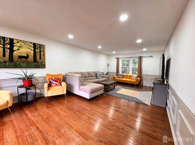 24 Poplar Ave