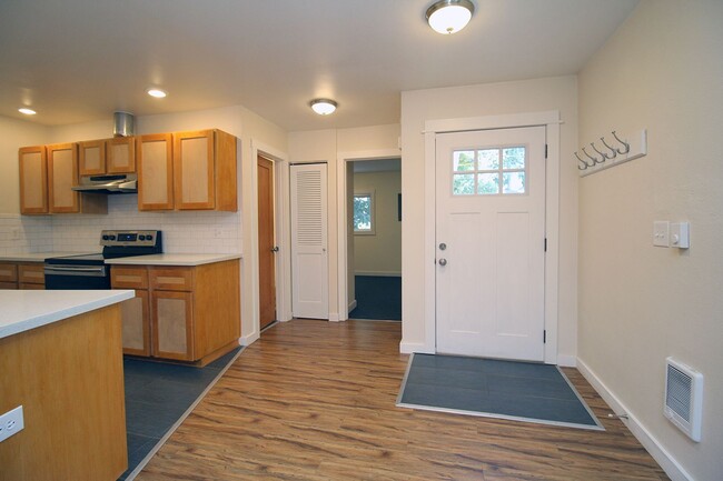 6214 SE 51st Ave Unit 6214 - House