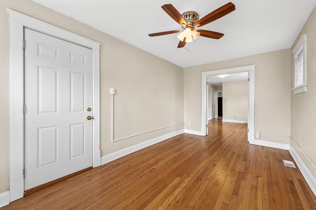 Photo - 6019 Scanlan Ave Unit 1E