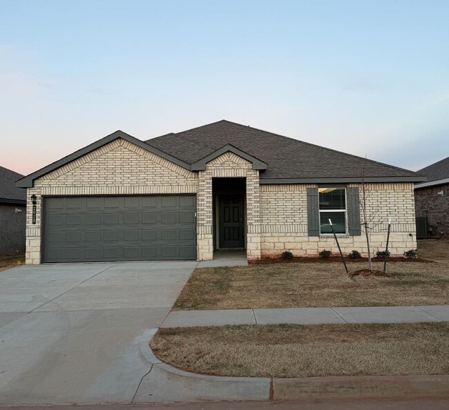 Building Photo - 2928 Ember Dr