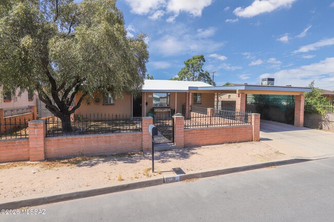 Photo - 201 W Borrego St