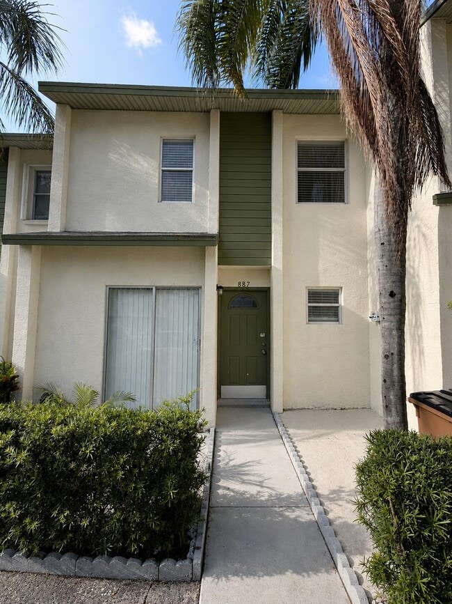 Building Photo - 887 Crystal Lake Dr