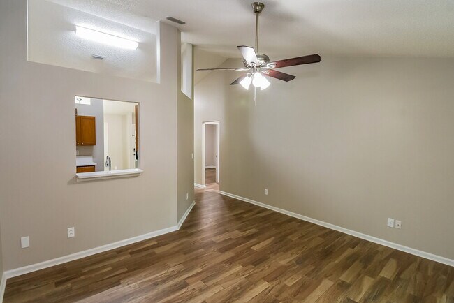 Photo - 509 Shamrock Ave S