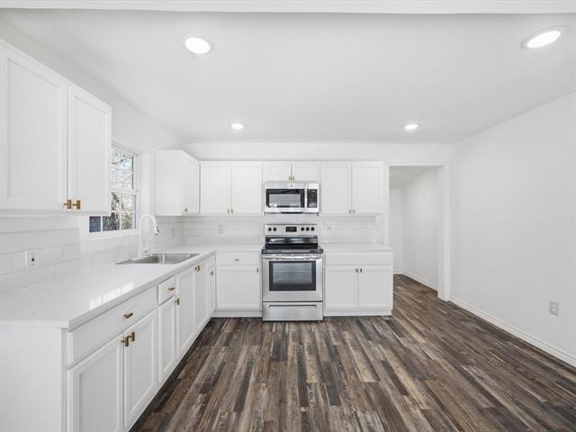 Photo - 807 Adkins St