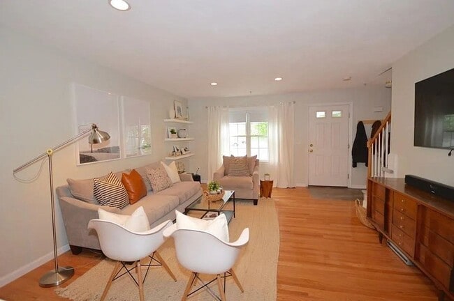 Photo - Large 2 BR w/ 1 Full and 2 Half Baths in Rockland