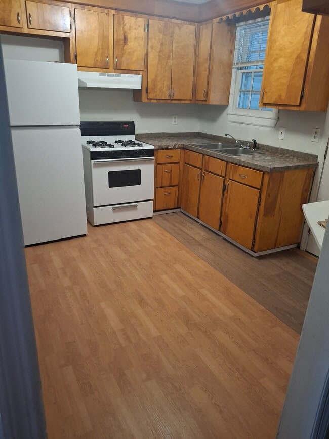 Photo - 1697 Savage Rd