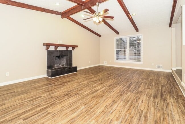 Photo - 1066 Basswood Ct